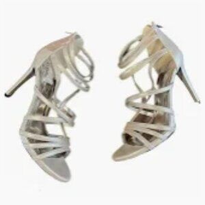 NEW (NWOT) Guess WG August silver gladiator pumps sz 8